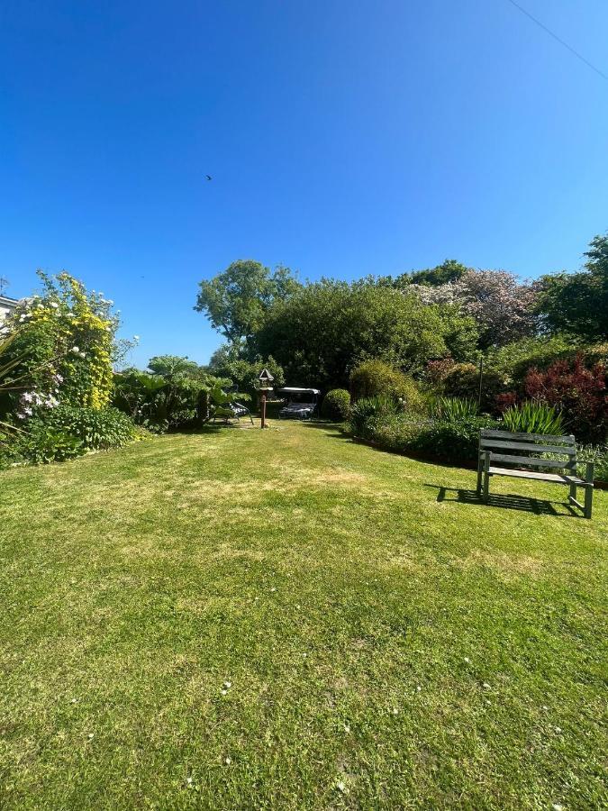 Broadmoor Farm Bed & Breakfast Kilgetty Bagian luar foto